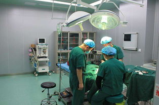 女子狂饮十升水进ICU，饮水过量背后的警示