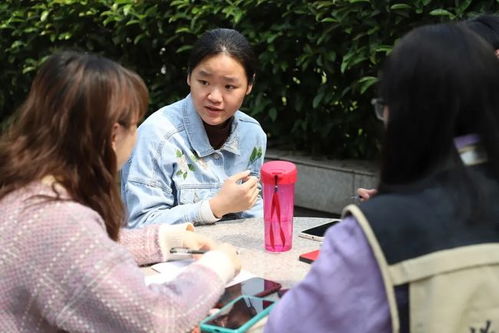 女大学生当兵，青春的选择与成长