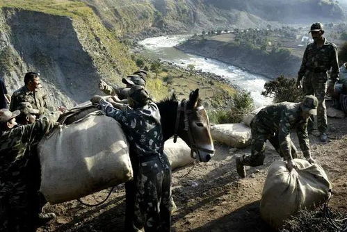 中印士兵交换糖果，边境线上的温暖瞬间