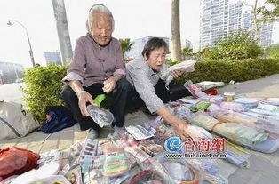 90岁奶奶寒冬摆摊背后的故事与启示