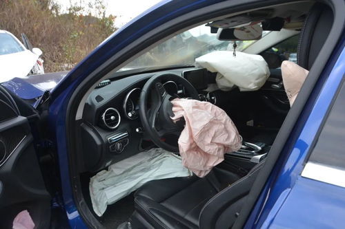 安全带的重要性，副驾驶为何也需系好安全带？